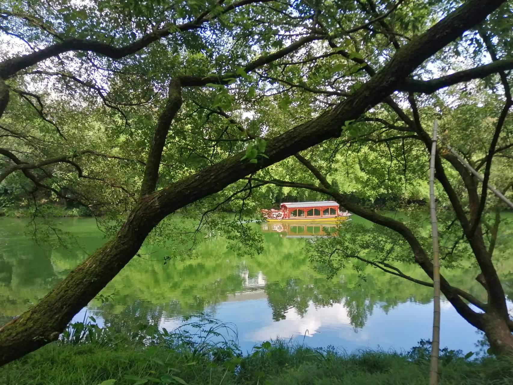 收到的普通發票，開票方紅沖了(等同作廢了），我還不知道
